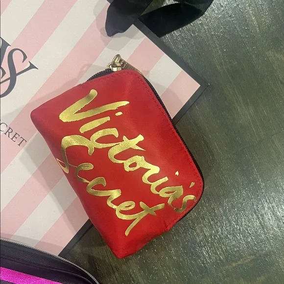 Victoria's Secret Cosmetic Bags - Picture 4 of 7